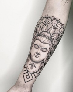 tatuaje_blackwork_buddha_brazo